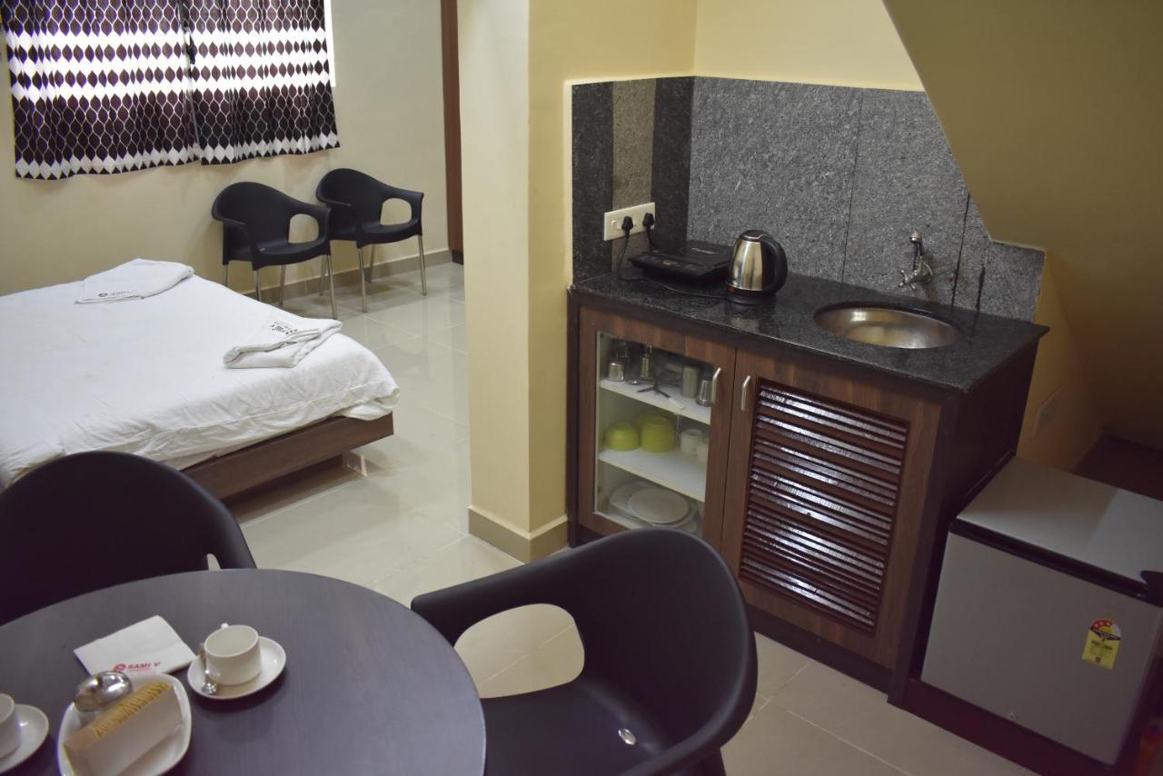 Hotel Sami V Landmarks Arantangi Bagian luar foto