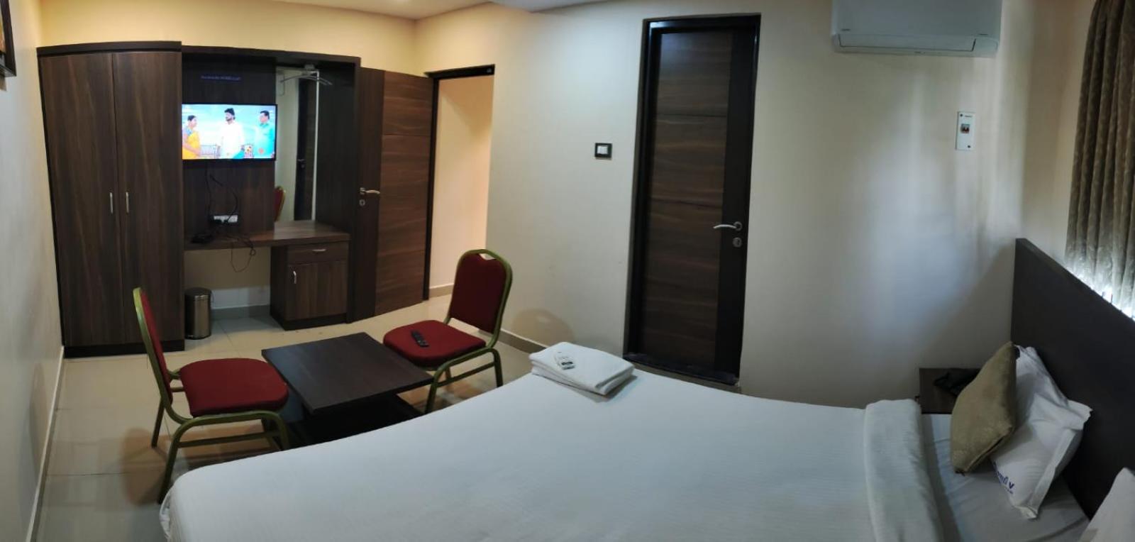 Hotel Sami V Landmarks Arantangi Bagian luar foto