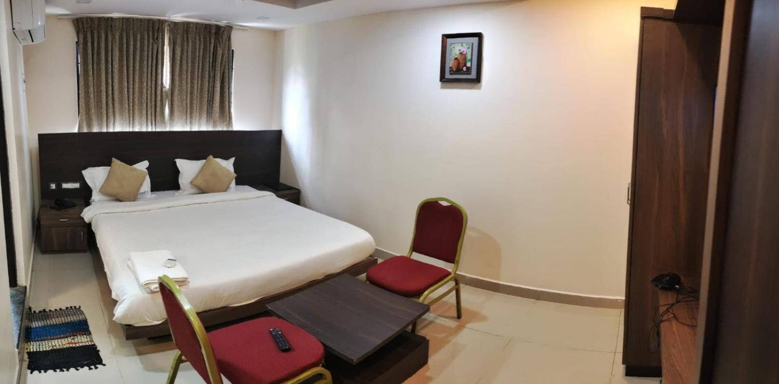 Hotel Sami V Landmarks Arantangi Bagian luar foto