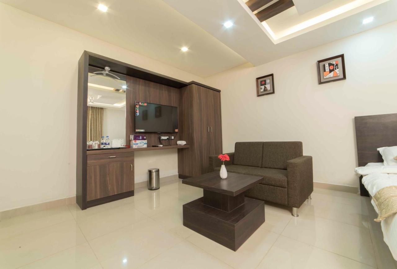 Hotel Sami V Landmarks Arantangi Bagian luar foto