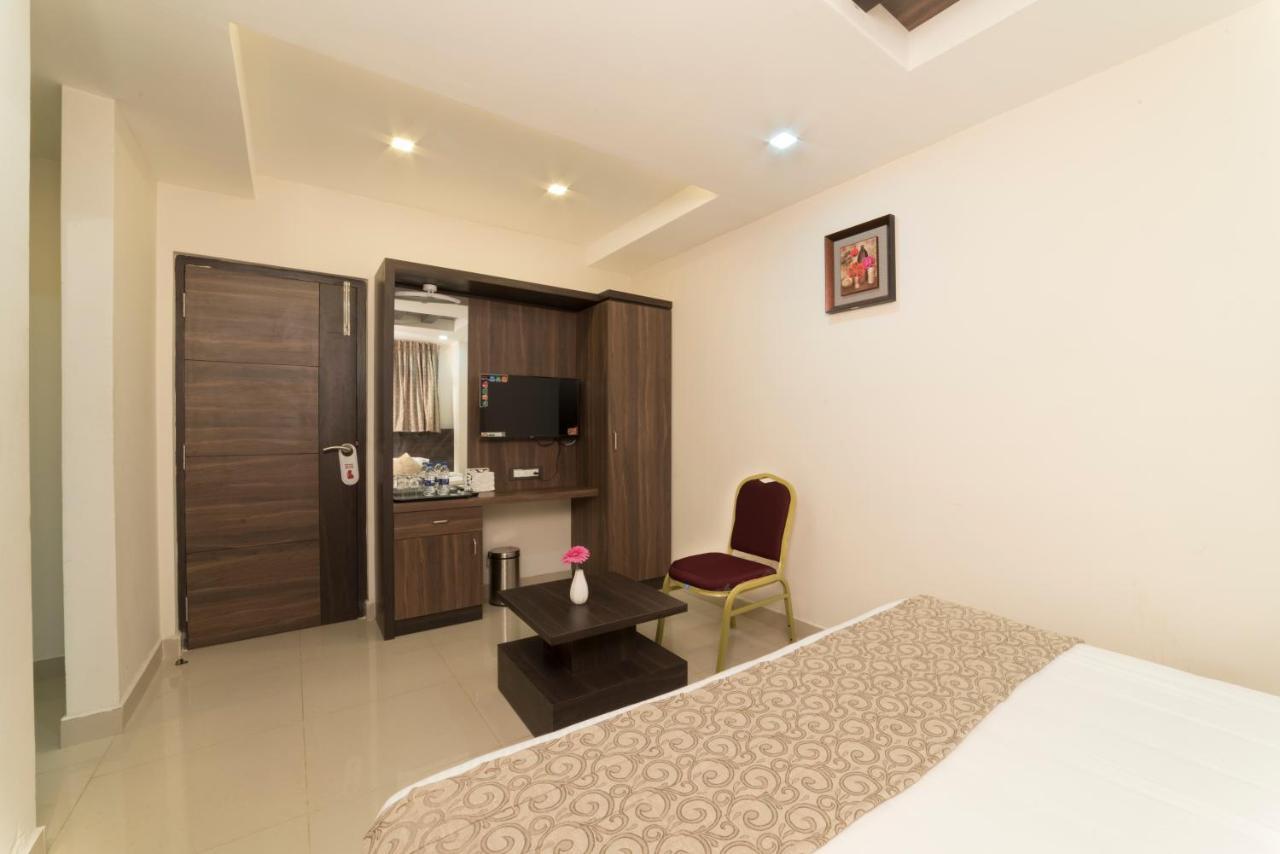 Hotel Sami V Landmarks Arantangi Bagian luar foto