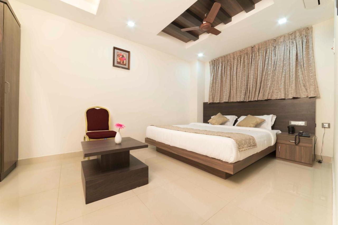 Hotel Sami V Landmarks Arantangi Bagian luar foto